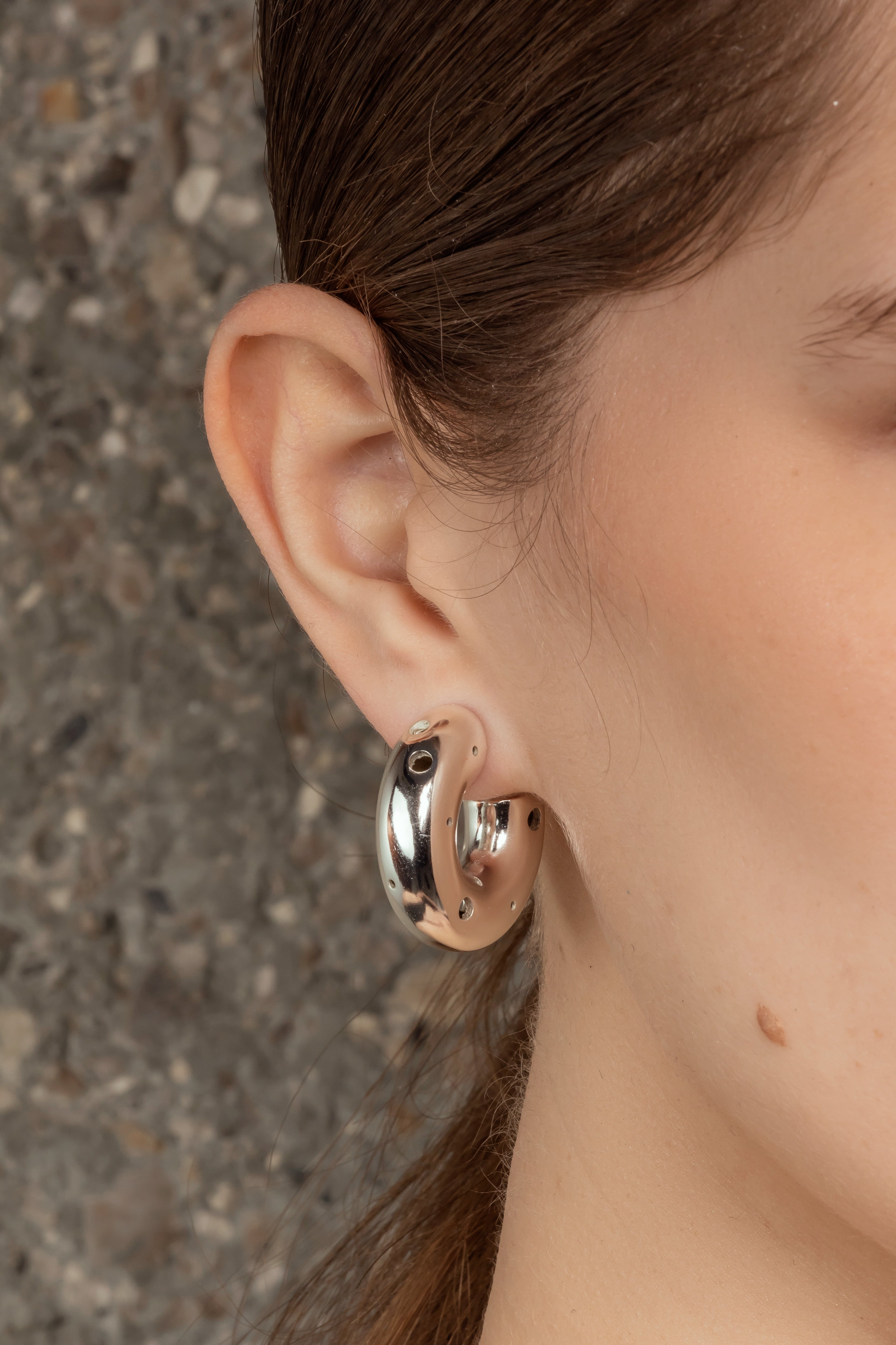 MEDIUM HOOPS EARRINGS