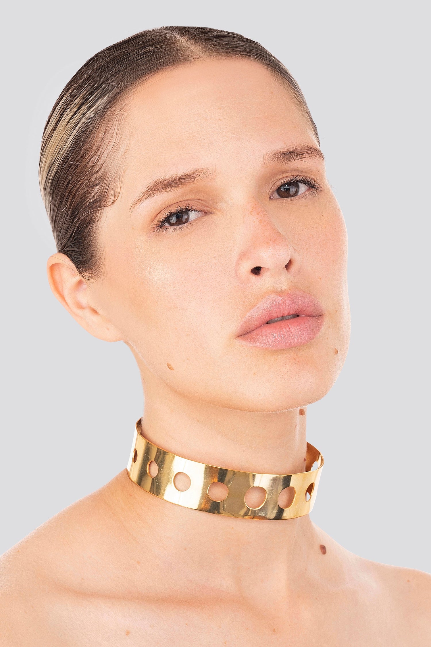 HOLES CHOKER