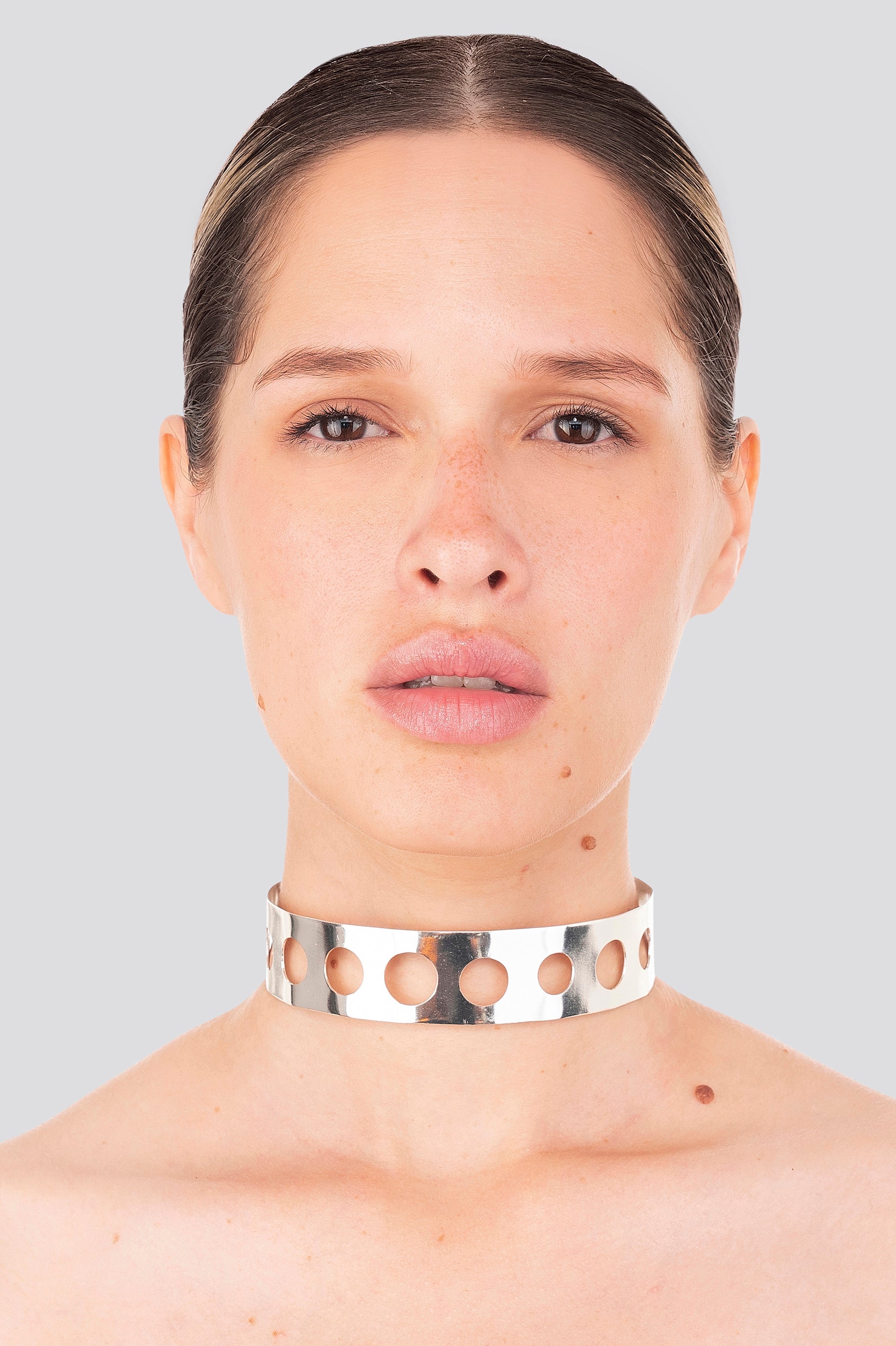 HOLES CHOKER