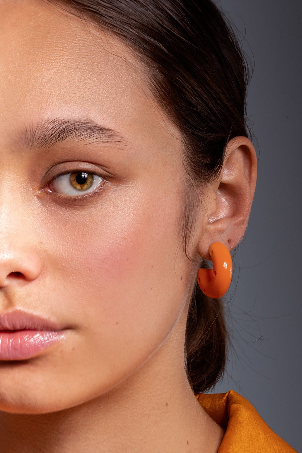 MEDIUM HOOPS RESINE ORANGE