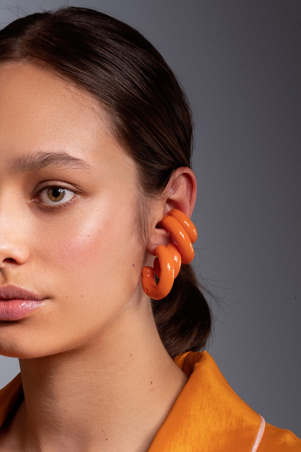 BIG MOON EARCUFF RESINE ORANGE