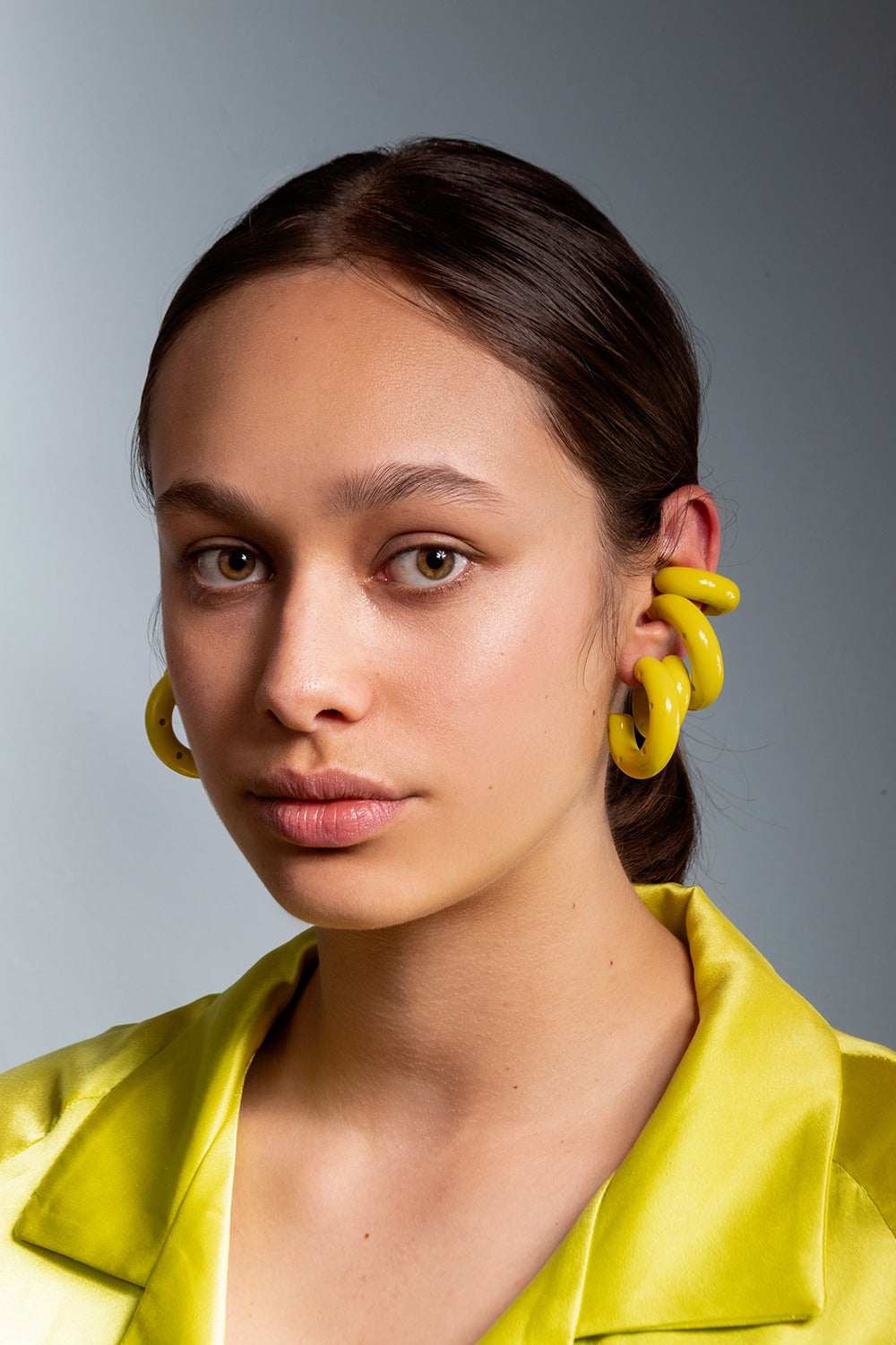 BIG MOON EARCUFF RESINE YELLOW